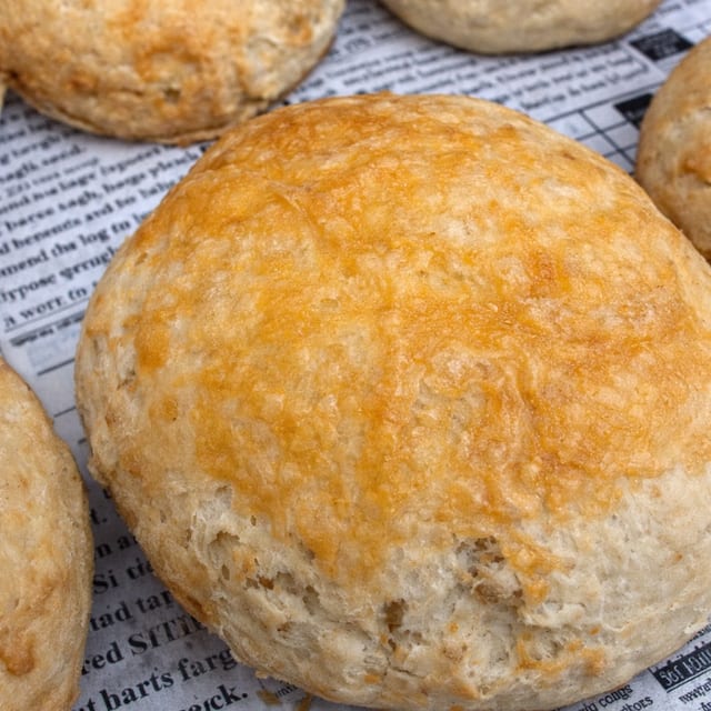 6 Country Biscuits (Has Dairy).